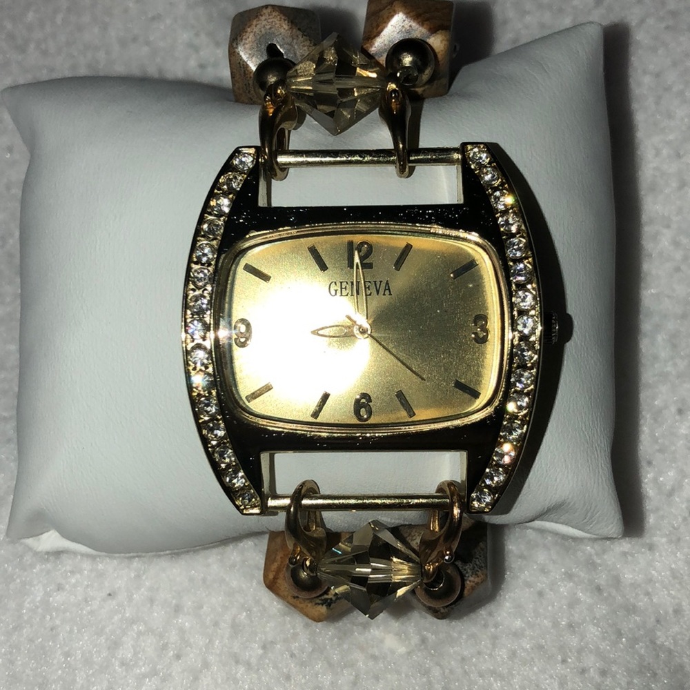 CUSTOM WATCH. GENEVA💕💕💕
